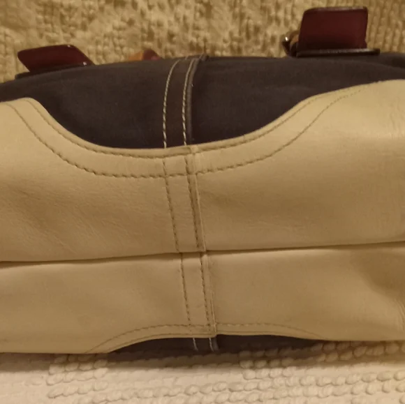 Authentic Coach bag. - Picture 2 of 4
